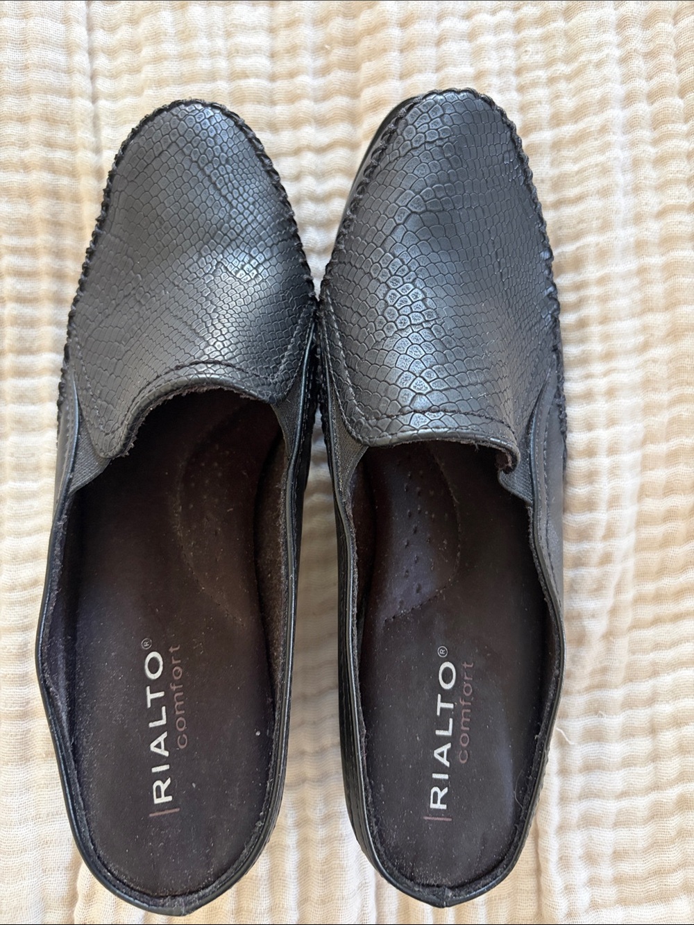 3/4 in Rialto Black Textured Slip-On Mules